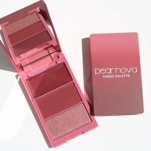 Pear Nova Cheek Palette in Mauve in aura, dusk & glaze in cream, matte & pearl